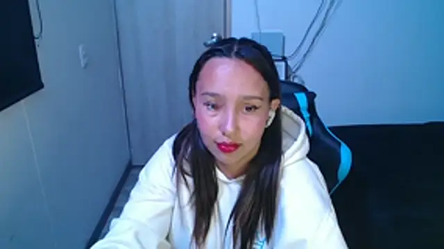 Skarlet Adams28 online show from December 2, 2025, 9:54 pm