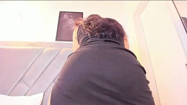 nataliee foster online show from September 26, 2025, 10:19 am