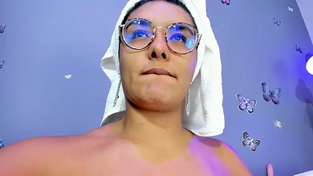 Kaira mosse online show from October 21, 2025, 12:17 pm