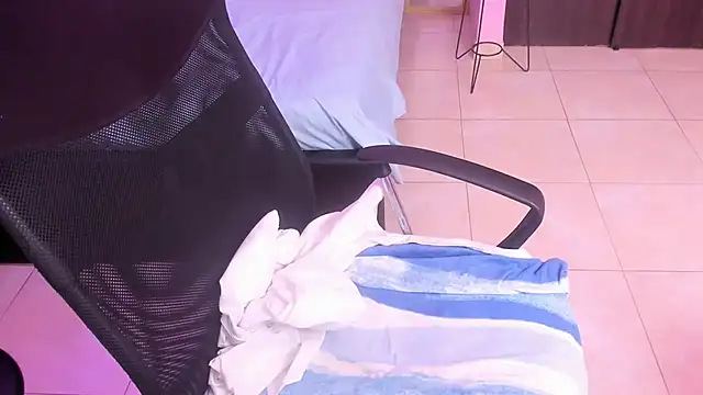 TEE DIRTY SQUIRT online show from September 11, 2025, 7:25 pm