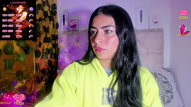 cristalconnorr online show from October 24, 2025, 4:25 pm