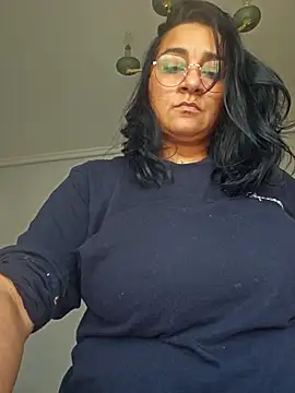 paulinaDiaz1 online show from May 11, 2026, 1:06 pm