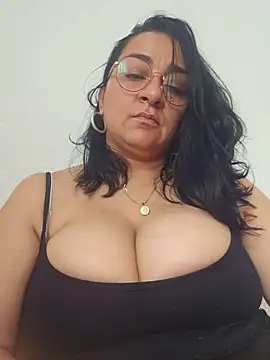 paulinaDiaz1 online show from May 12, 2026, 12:57 pm