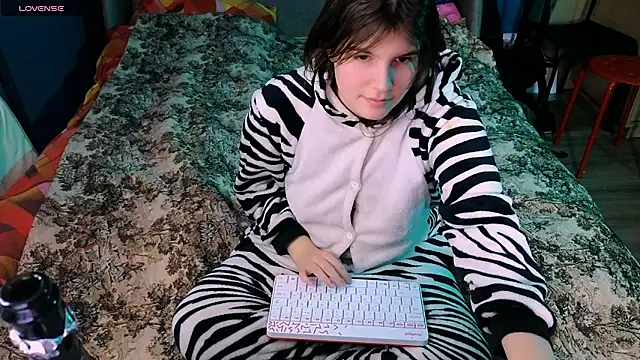 Ruyjin Choi online show from January 6, 2025, 2:36 pm