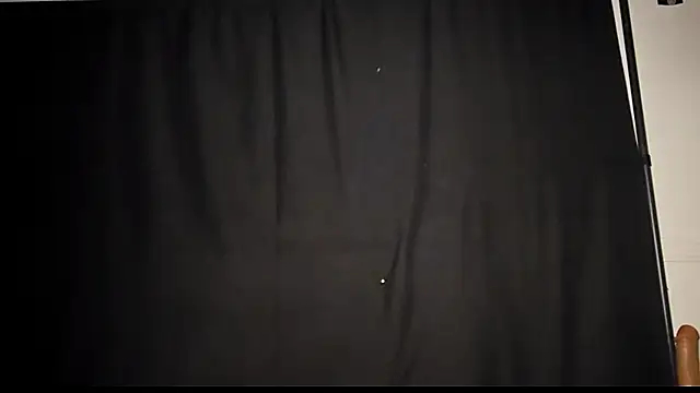 Snapshot of Layla-Lana chatting on March 4, 2025, 6:47 am Layla-Lana online show from March 4, 2025, 6:47 am