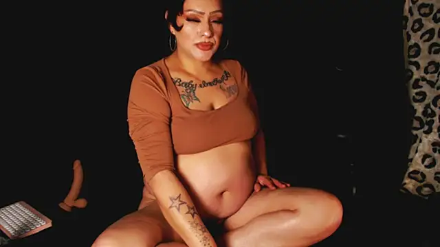 Snapshot of Layla-Lana chatting on February 18, 2026, 10:00 am Layla-Lana online show from February 18, 2026, 10:00 am