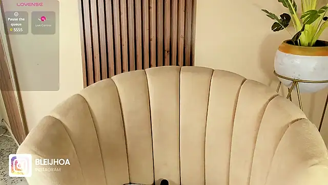 Snapshot of kenayfox chatting on January 17, 2025, 5:32 am kenayfox online show from January 17, 2025, 5:32 am