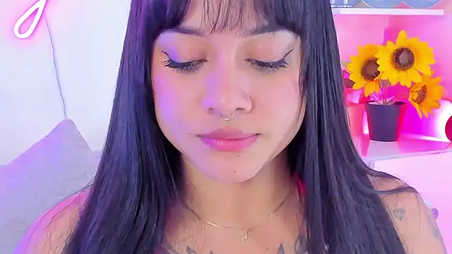 MaddyParisi online show from March 5, 2025, 4:13 am