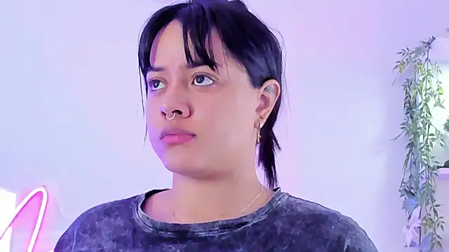 MaddyParisi online show from March 21, 2025, 4:28 am