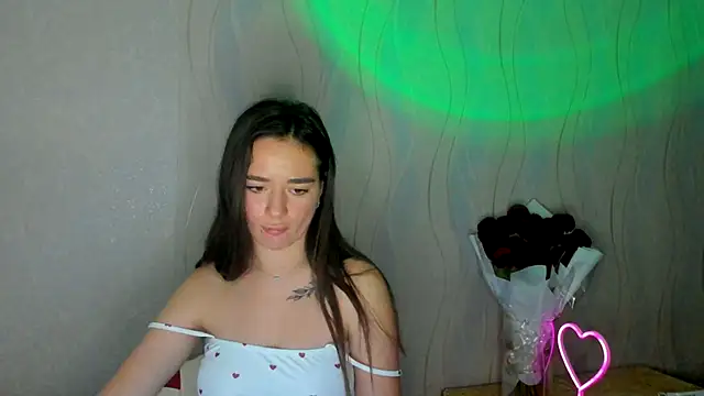 Bella XO online show from October 7, 2025, 2:47 pm