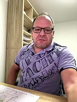 coupleLatinaLovers online show from November 12, 2025, 6:25 am