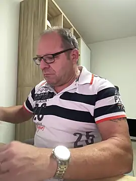 coupleLatinaLovers online show from November 14, 2025, 6:23 am