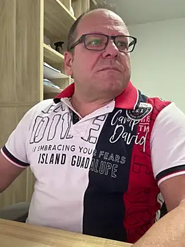 coupleLatinaLovers online show from December 4, 2025, 6:55 am