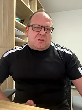 coupleLatinaLovers online show from January 14, 2026, 8:31 am