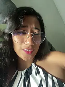 KaitlynLoveCam online show from November 3, 2025, 10:32 pm