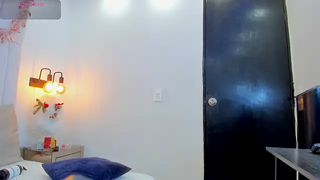 chloe zulay online show from December 16, 2025, 3:11 am