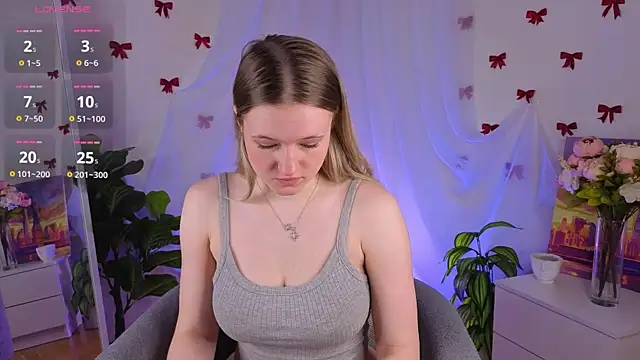 MaydaFoulk online show from March 4, 2026, 1:11 am