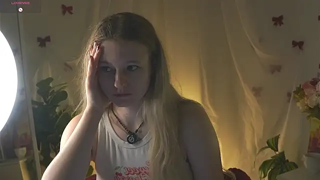 MaydaFoulk online show from May 29, 2026, 3:37 am