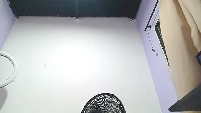 PetiteIvoryQueen19 online show from January 28, 2025, 6:27 am