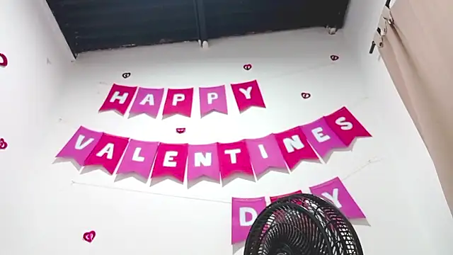 PetiteIvoryQueen19 online show from February 17, 2025, 2:20 am