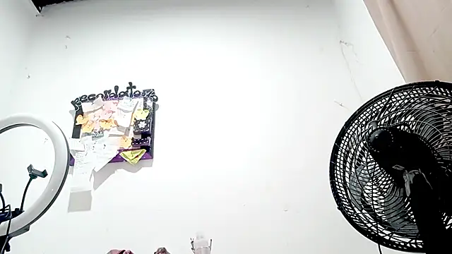 PetiteIvoryQueen19 online show from October 16, 2025, 5:41 am