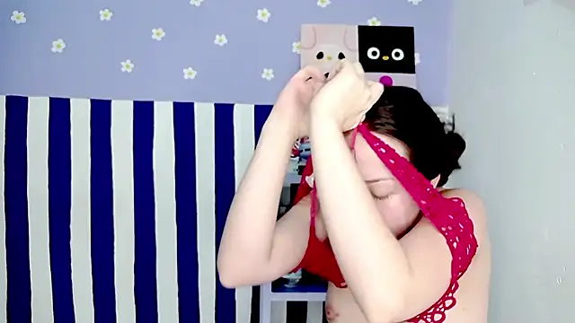 Snapshot of PetiteIvoryQueen19 chatting on April 22, 2026, 5:43 am PetiteIvoryQueen19 online show from April 22, 2026, 5:43 am