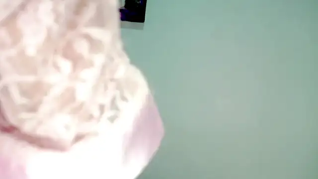 Snapshot of PetiteIvoryQueen19 chatting on May 7, 2026, 5:02 am PetiteIvoryQueen19 online show from May 7, 2026, 5:02 am