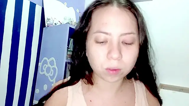 Snapshot of PetiteIvoryQueen19 chatting on May 18, 2026, 4:07 am PetiteIvoryQueen19 online show from May 18, 2026, 4:07 am