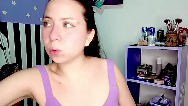 Snapshot of PetiteIvoryQueen19 chatting on May 19, 2026, 4:08 am PetiteIvoryQueen19 online show from May 19, 2026, 4:08 am