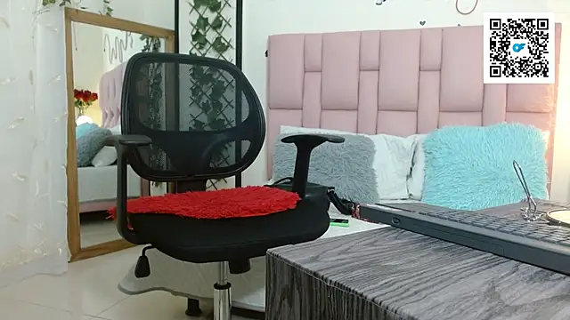 isabela ferrer  online show from April 14, 2026, 1:39 pm