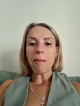 Snapshot of YourJuliena chatting on February 23, 2025, 9:22 am YourJuliena online show from February 23, 2025, 9:22 am