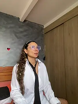 MafeeRoss online show from March 4, 2026, 7:09 pm