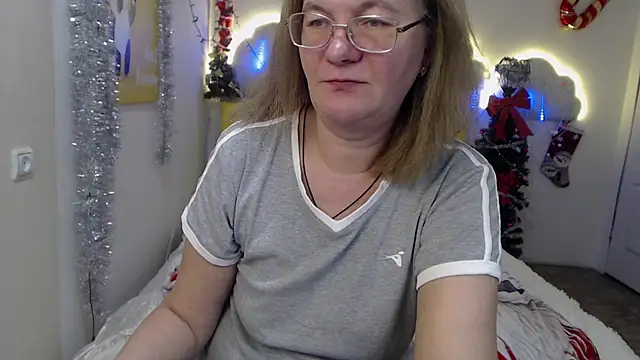 Snapshot of HolyMilfa chatting on December 8, 2024, 10:30 am HolyMilfa online show from December 8, 2024, 10:30 am