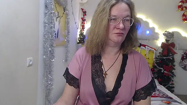 Snapshot of HolyMilfa chatting on December 13, 2024, 10:30 am HolyMilfa online show from December 13, 2024, 10:30 am