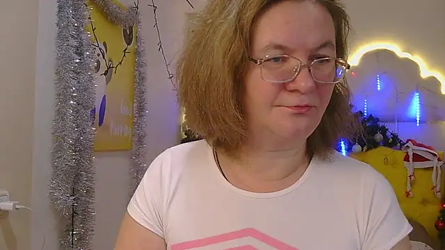 Snapshot of HolyMilfa chatting on January 12, 2025, 8:04 am HolyMilfa online show from January 12, 2025, 8:04 am