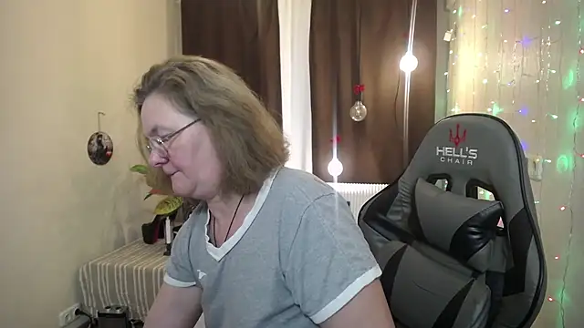 Snapshot of HolyMilfa chatting on January 26, 2025, 1:36 pm HolyMilfa online show from January 26, 2025, 1:36 pm