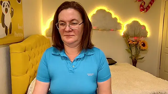 Snapshot of HolyMilfa chatting on February 2, 2025, 2:02 pm HolyMilfa online show from February 2, 2025, 2:02 pm