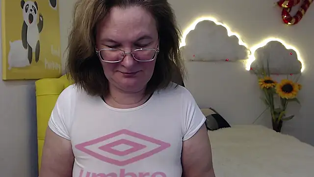 Snapshot of HolyMilfa chatting on February 8, 2025, 10:39 am HolyMilfa online show from February 8, 2025, 10:39 am