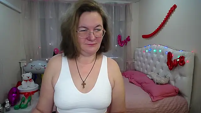 Snapshot of HolyMilfa chatting on February 16, 2025, 7:37 am HolyMilfa online show from February 16, 2025, 7:37 am