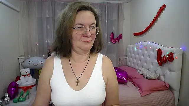 Snapshot of HolyMilfa chatting on February 16, 2025, 4:53 pm HolyMilfa online show from February 16, 2025, 4:53 pm