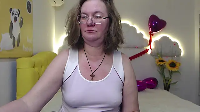 Snapshot of HolyMilfa chatting on February 21, 2025, 11:01 am HolyMilfa online show from February 21, 2025, 11:01 am