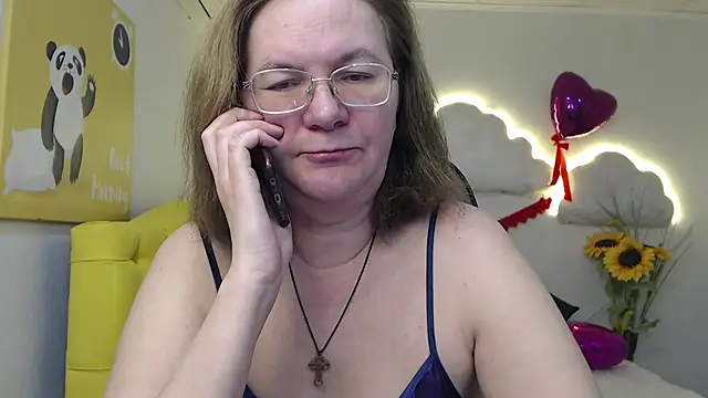 Snapshot of HolyMilfa chatting on March 7, 2025, 7:41 am HolyMilfa online show from March 7, 2025, 7:41 am