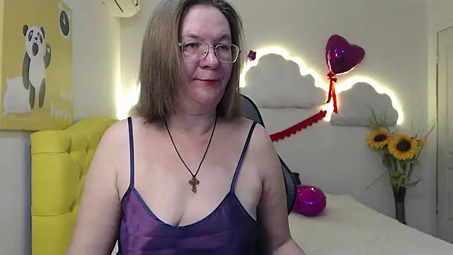 Snapshot of HolyMilfa chatting on March 21, 2025, 7:55 am HolyMilfa online show from March 21, 2025, 7:55 am