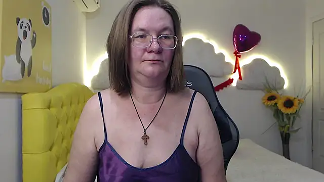 Snapshot of HolyMilfa chatting on March 21, 2025, 11:01 am HolyMilfa online show from March 21, 2025, 11:01 am