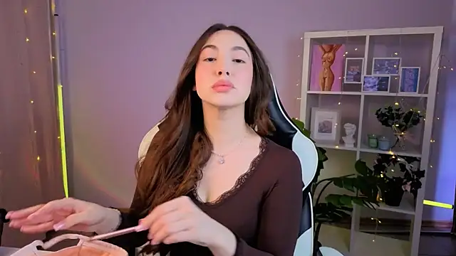 MelissaLovvv online show from March 25, 2026, 4:18 am