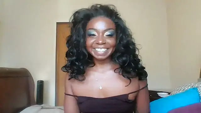 Snapshot of _Mystiquee_ chatting on November 22, 2025, 10:42 pm Mystiquee online show from November 22, 2025, 10:42 pm