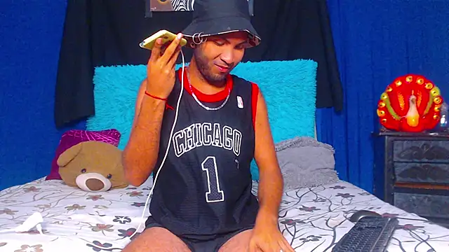 Snapshot of hairymen4utoo chatting on January 23, 2025, 9:18 pm hairymen4utoo online show from January 23, 2025, 9:18 pm