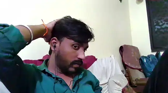 Snapshot of Monux28 chatting on January 12, 2025, 5:44 pm Monux28 online show from January 12, 2025, 5:44 pm