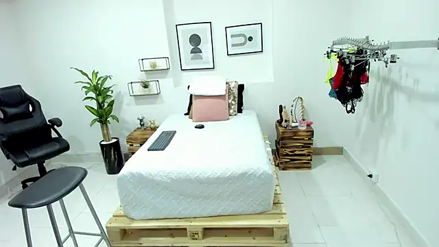 Snapshot of afrodita_martinez chatting on January 8, 2025, 3:28 pm afrodita martinez online show from January 8, 2025, 3:28 pm