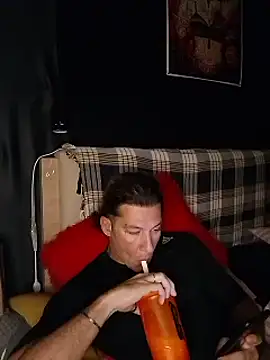 Snapshot of Lovely_milk chatting on December 17, 2024, 5:15 pm Lovely milk online show from December 17, 2024, 5:15 pm